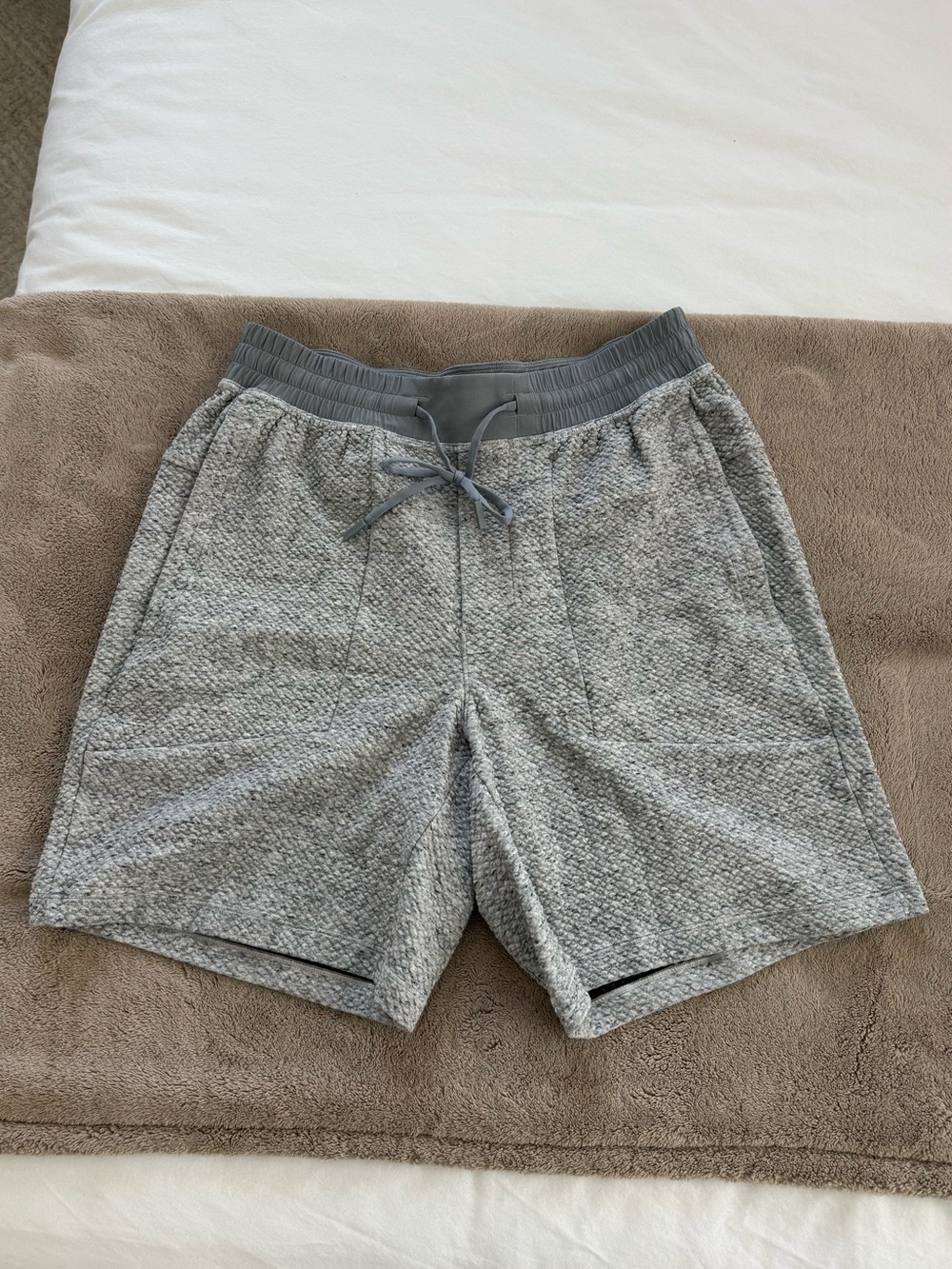 Lululemon At Ease Short 7” Heathered Melody Light Grey/Black (Size M) - Picture 2 of 5